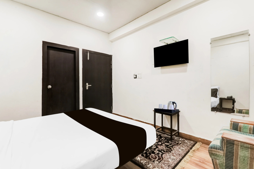 Collection O 45853 SR Inn Awas Vikas