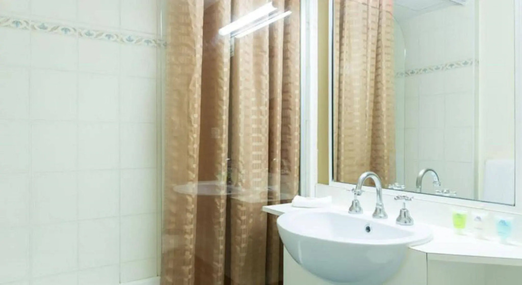 Toowong Inn & Suites