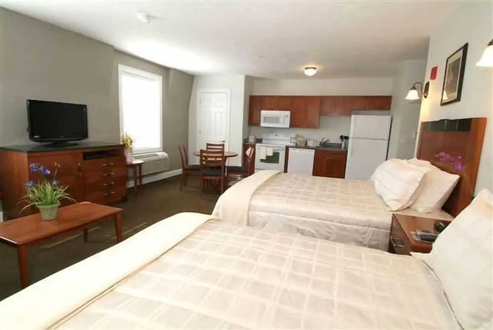 Crescent Suites Hotel