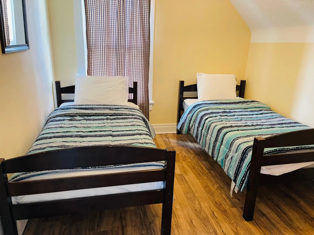 Falls Family House 5 Min walk to Casino Falls all Attractions!!