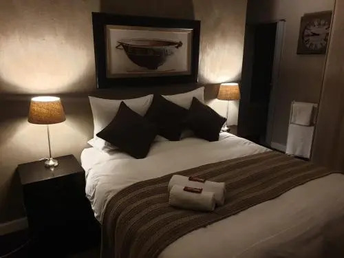 Guest House Frame Ace