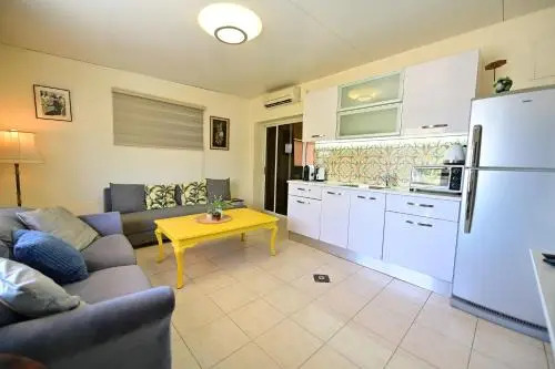 Sweet Home, Only 7 Min to the beach!