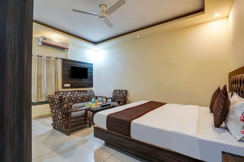 Hotel IVY Near Delhi Airport