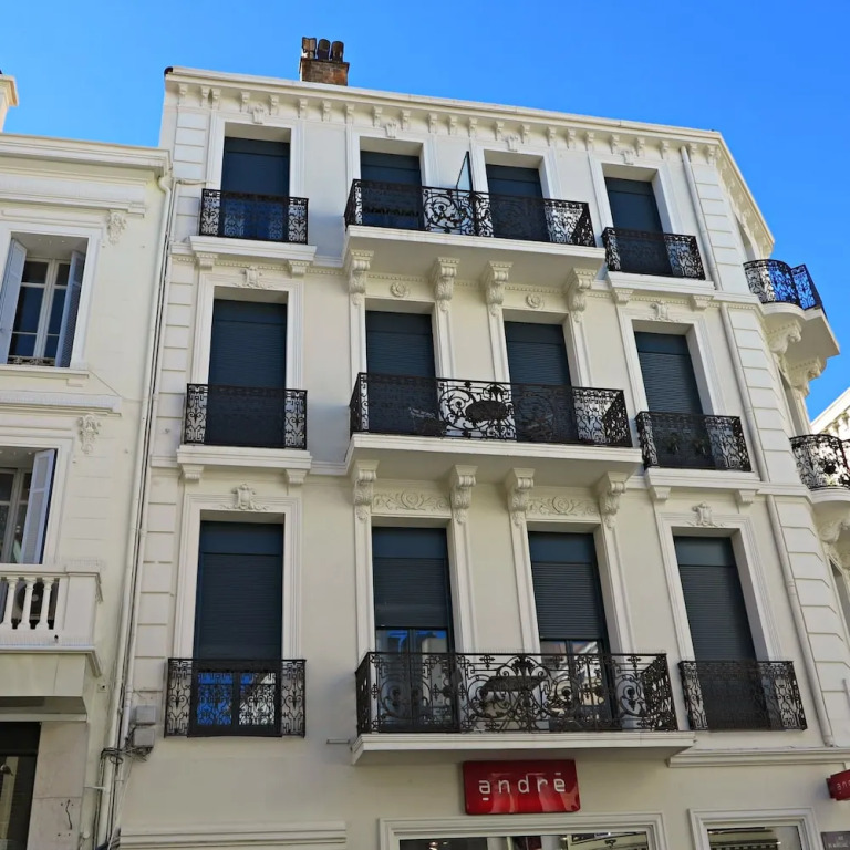 Viva Riviera Modern Brand New 1 Bedroom Palais Foch