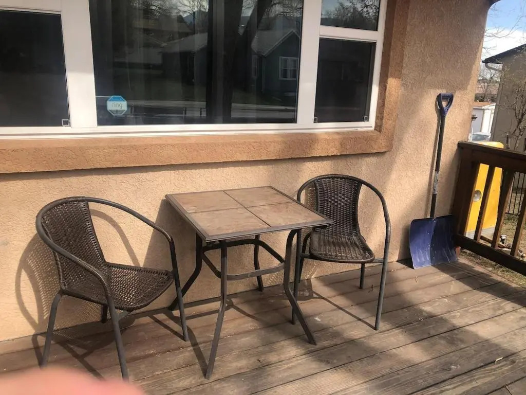 North of Sodermann Park Centrally Located 2/1 Upstairs of House