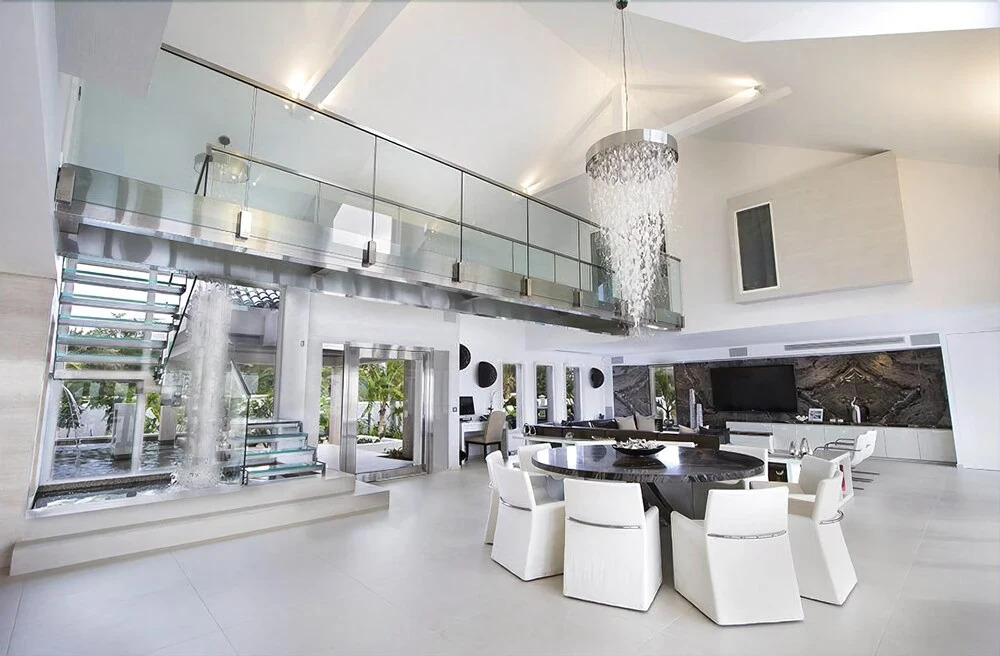 Total Opulence on the Beach, Huge Heated Pool, Sunken Bar, Sound System Throughout, VIP Service