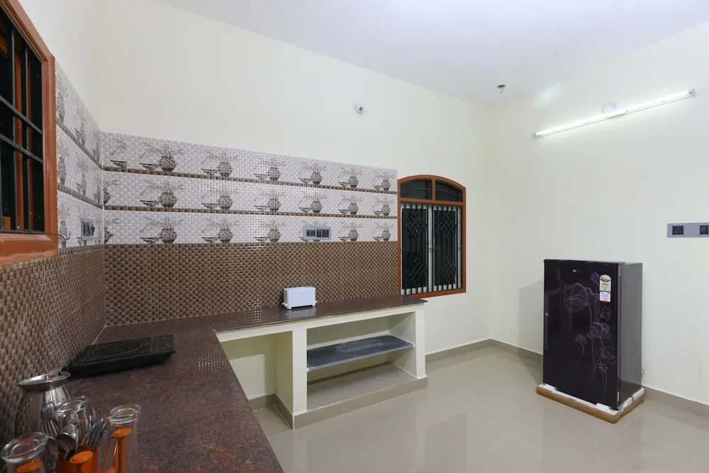 OYO 11698 Home Spacious 3BHK Near Boat House