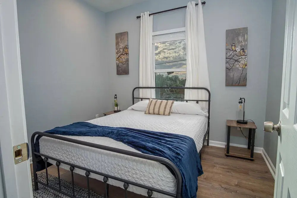 Downtown Dream Home Spacious 4br/2ba Sleeps 12!