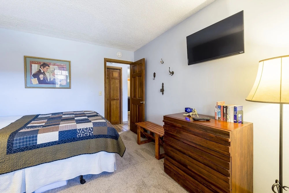 Phoenix 207 2 Bedroom Condo by Redawning