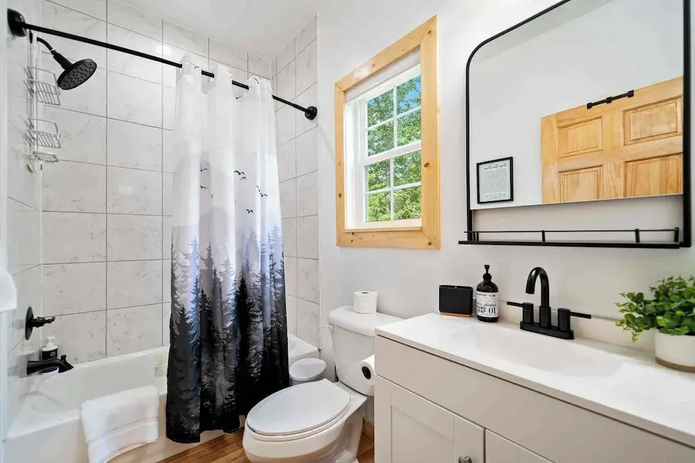 New Listing - Luxurious Mountain Home for 8 With Amenities