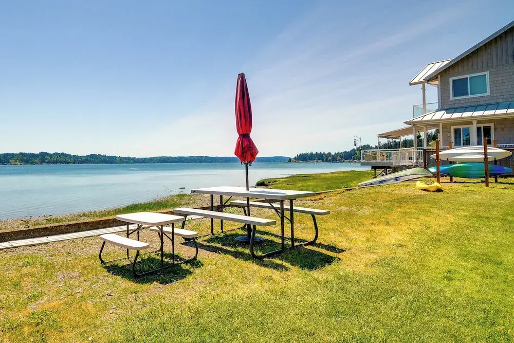 Waterfront Hood Canal Cottage: Steps to the Beach!