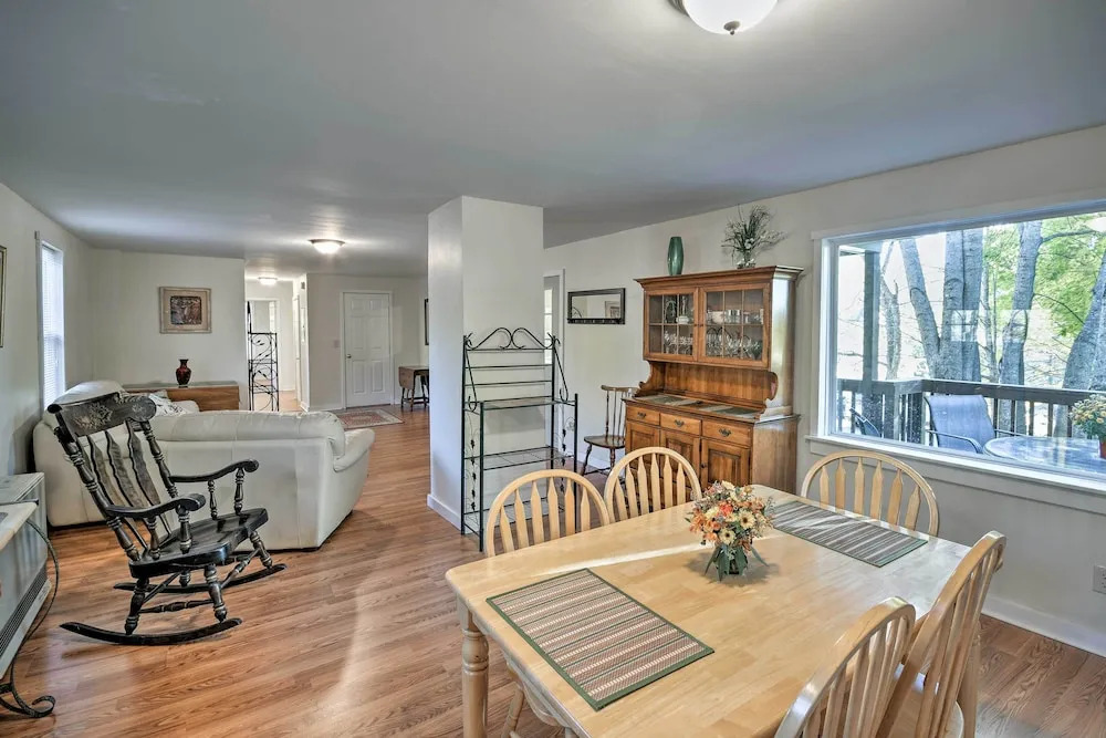 Cozy Apt by ITS 85 Trail, ½ Mi to Lake Wassookeag!
