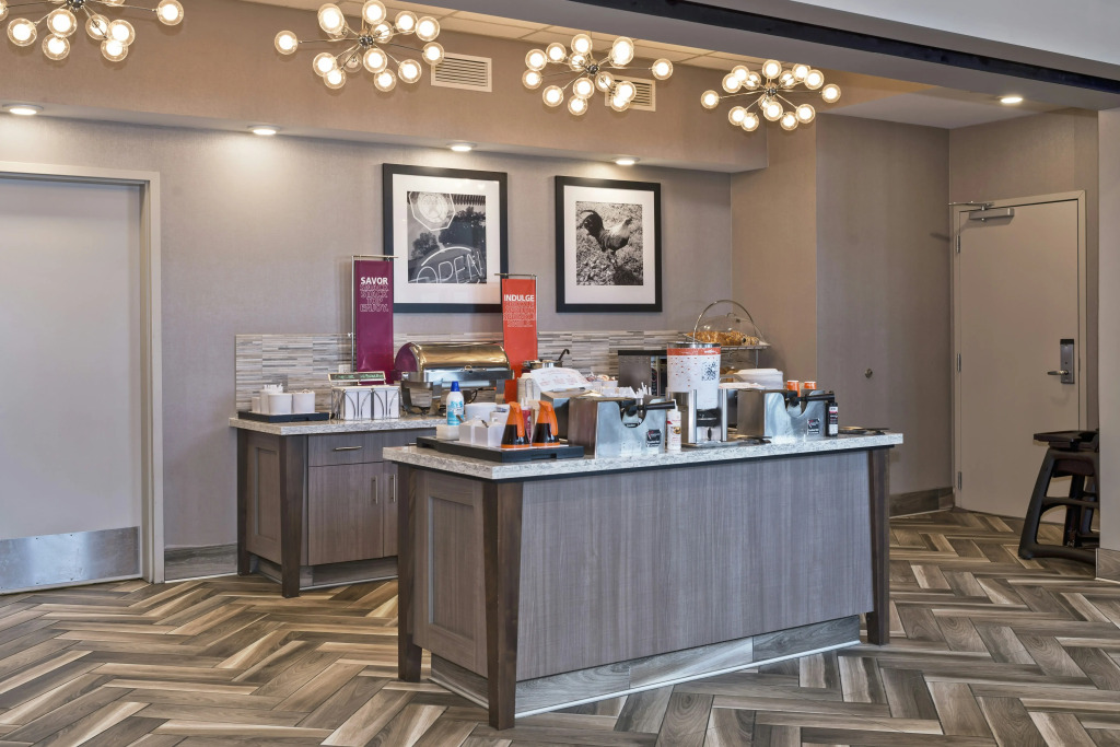 Hampton Inn and Suites Minneapolis University Area, MN