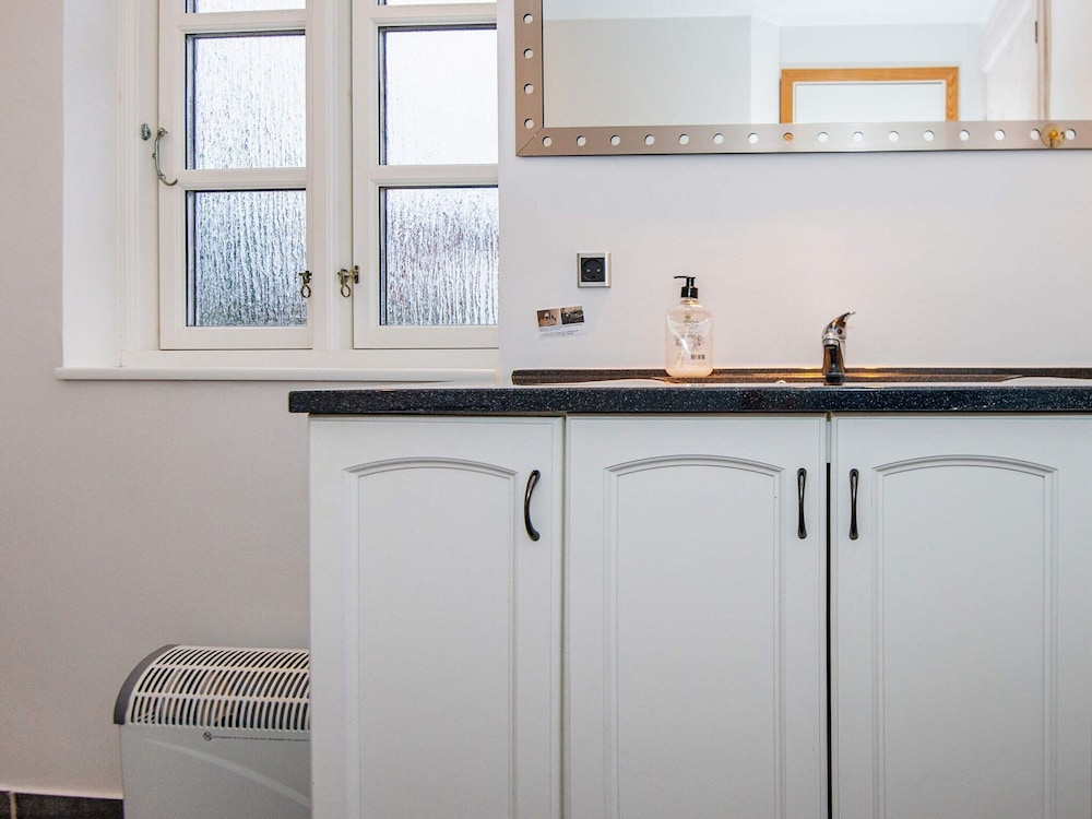 6 person holiday home in Broager