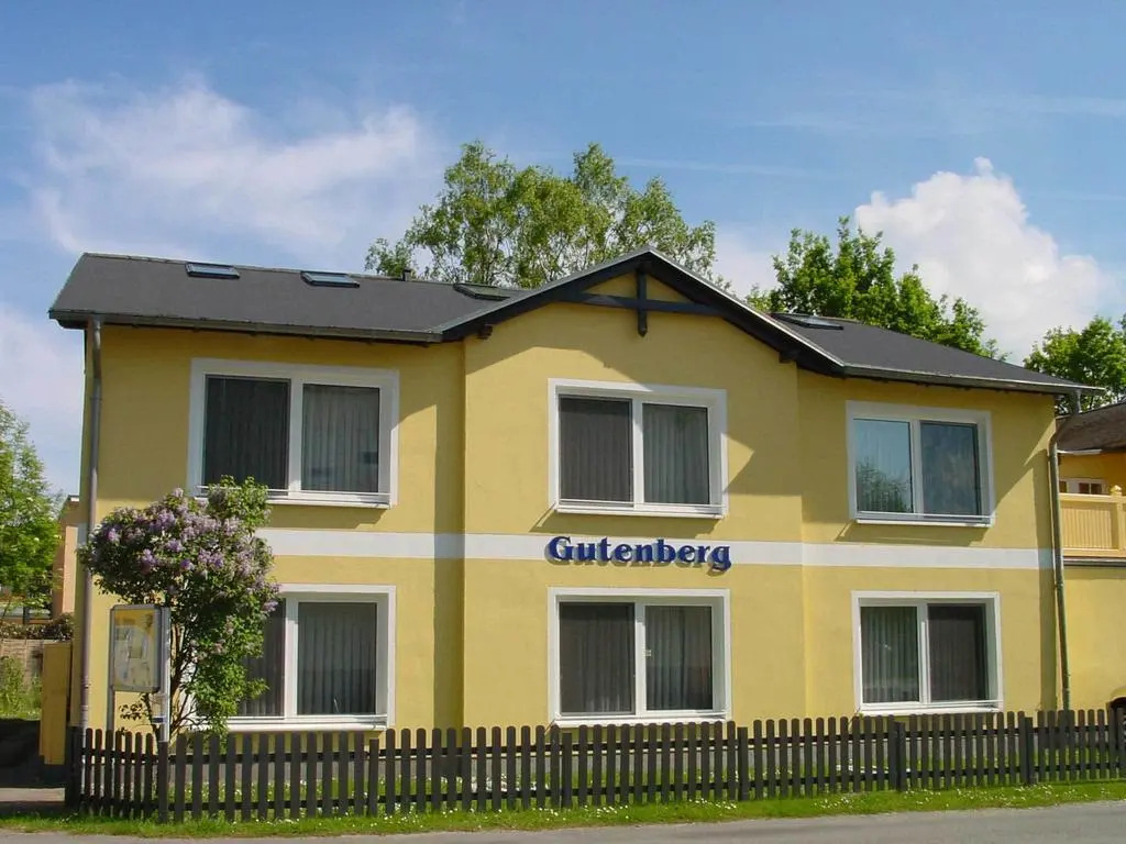 Appartementhaus Gutenberg in Binz - ruhig & zentral - Parkplatz am Haus - See & Strand fußläufig