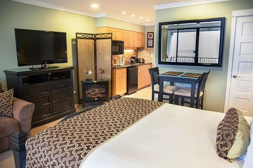 Inn at Spanish Head Resort Hotel