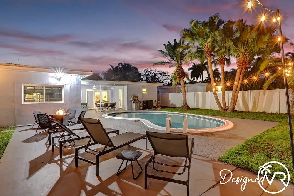Modern 5BR with Private Heated Pool