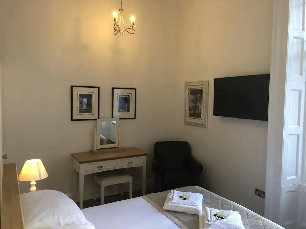 Almorah Hotel