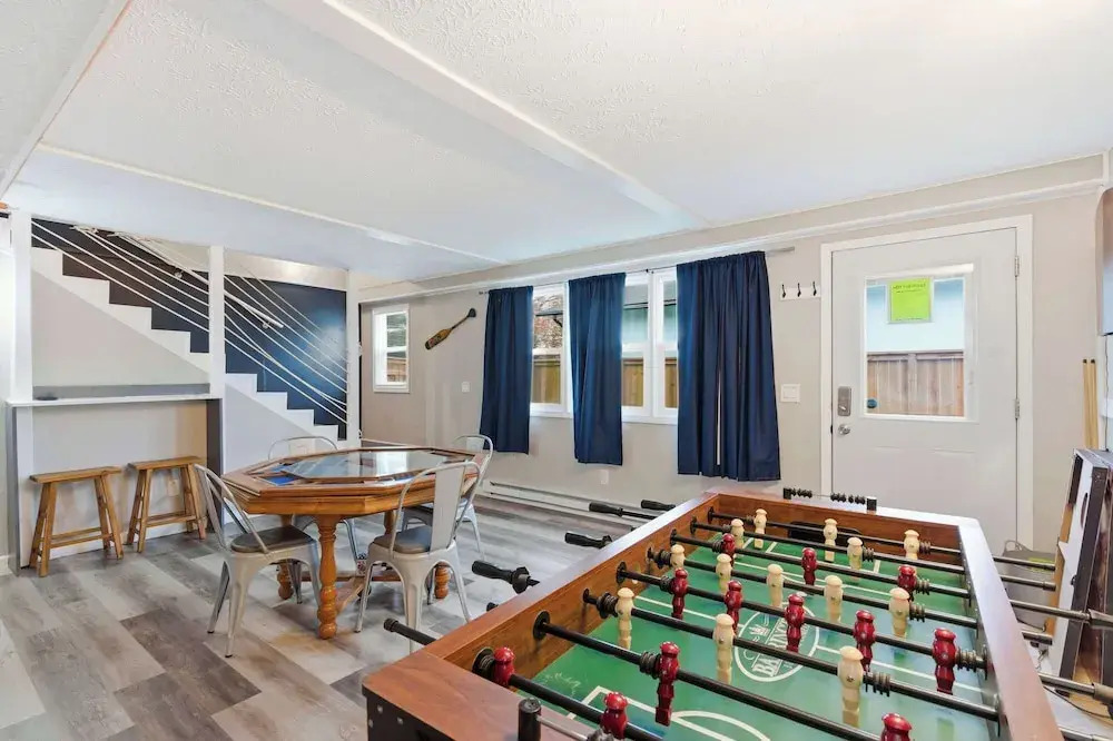 Branson Downtown Beauty - 4 BDR Home Sleeps 15