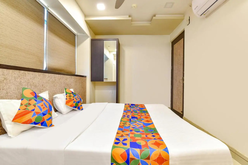 OYO 23289 Hotel Anmol Palace