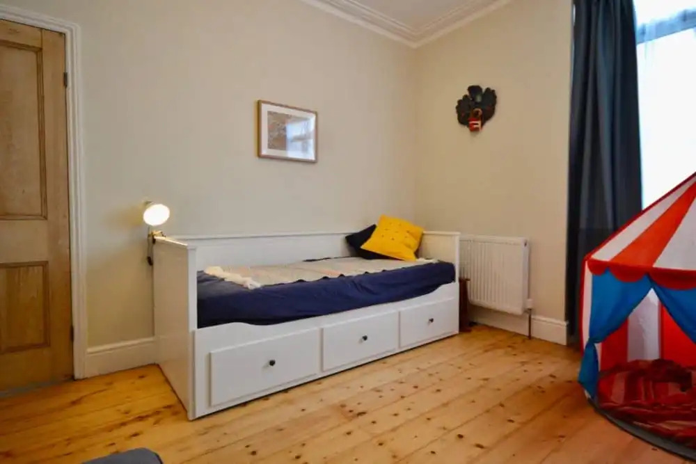 Charming Victorian 3 Bedroom House With Large Garden