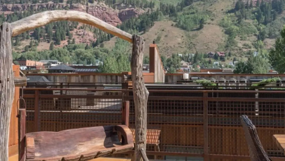 Ghostriders 11 by Avantstay Top Floor Condo w/ Large Patio & Mountain Views!