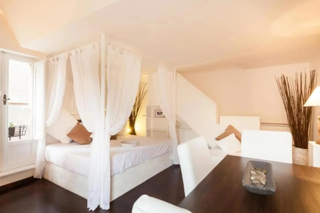 Luxury Navona apartments by Flatinrome