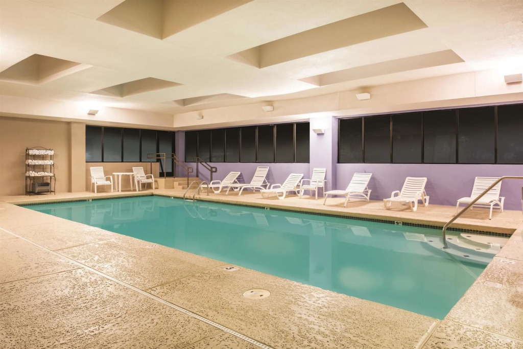 La Quinta Inn & Suites St. Louis Airport - Riverport