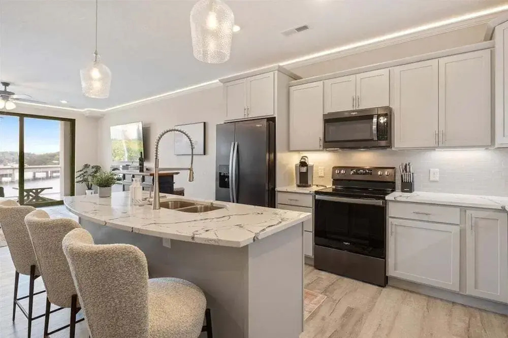 Lakefront Topsider Condo w/ Boat Slip, 2 Pools & Large Deck