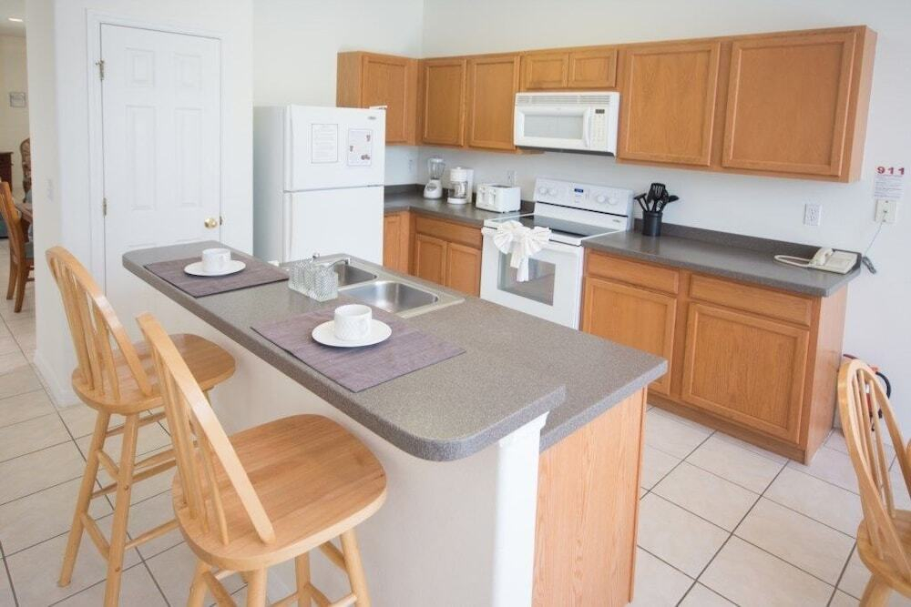 Sunrise Lakes 4 bed / 2.5 bath home