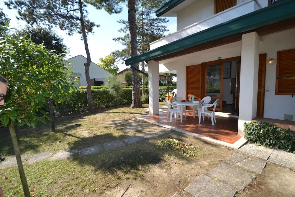 Green Retreat With Shared Pool