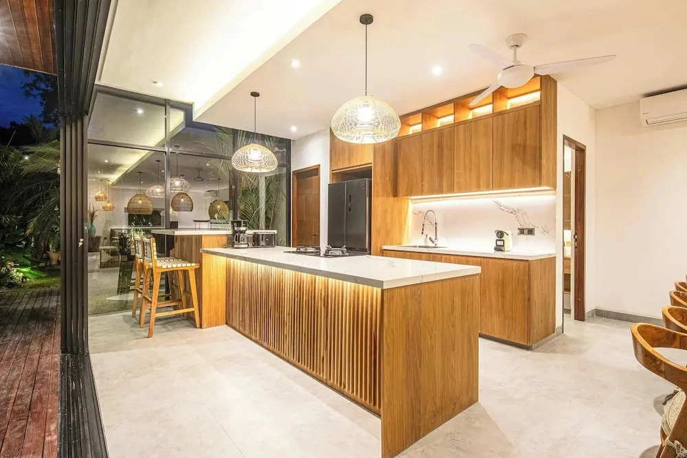 Elegant 6BR Canggu Villa Steps From the Ocean