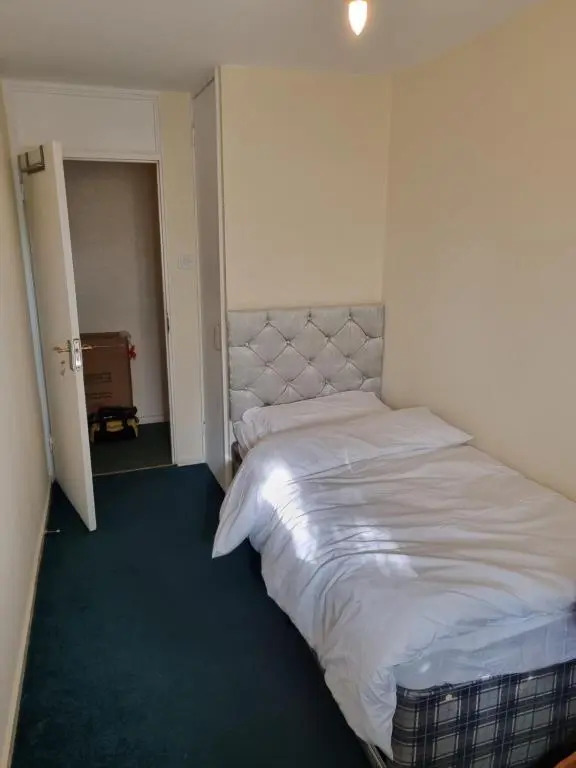 6 Greville Court