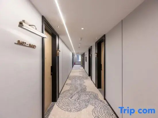 Super8 Hyatt  Hotel (Daxinghuangcun Railway Staion Subway Station Store)