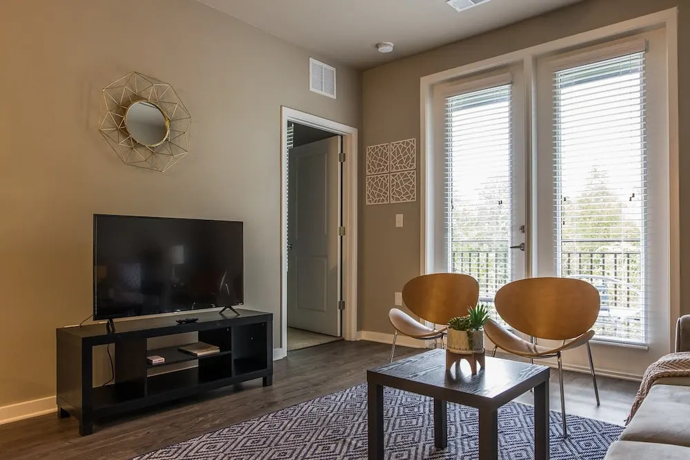 Baymeadows 2 BR Apt by Frontdesk
