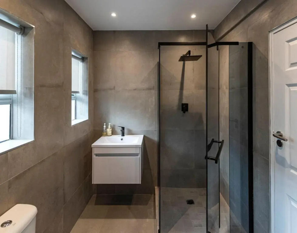 Bantry Bay - Stunning New 2 bed with ocean views