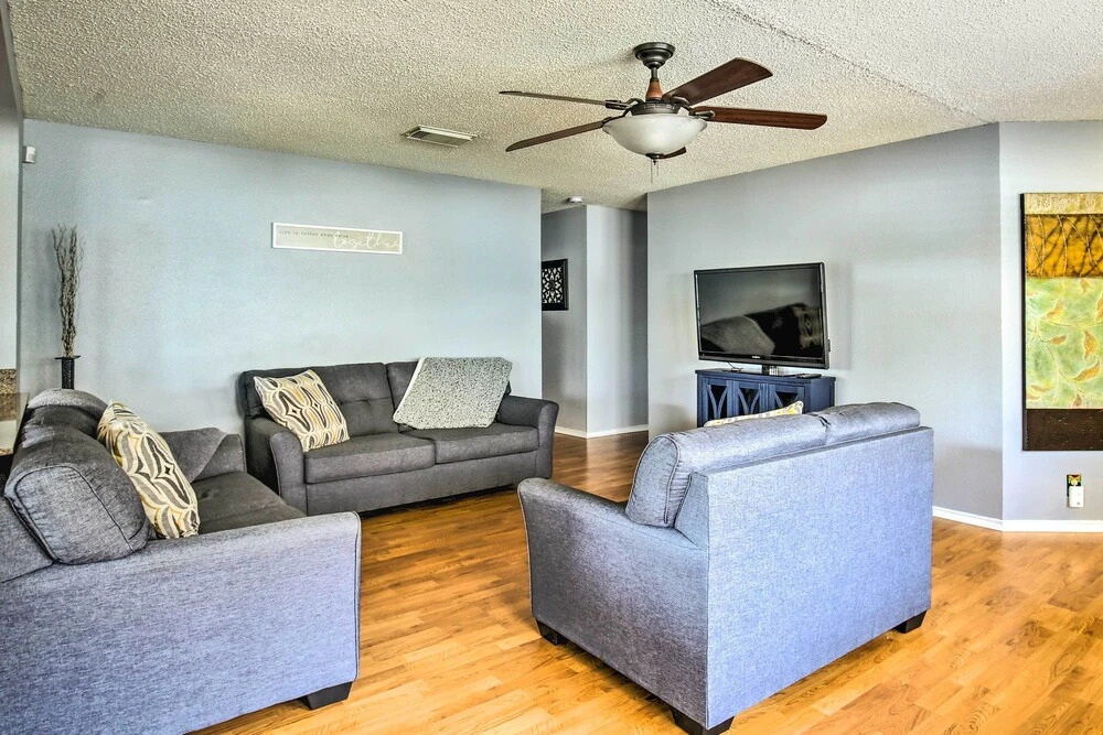 San Antonio Getaway ~ 18 Mi to Dtwn + Pool!