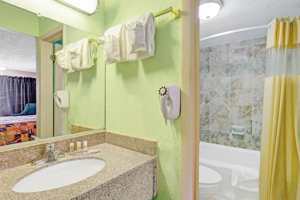 Days Inn Charlotte North-Speedway-UNCC-Research Pa