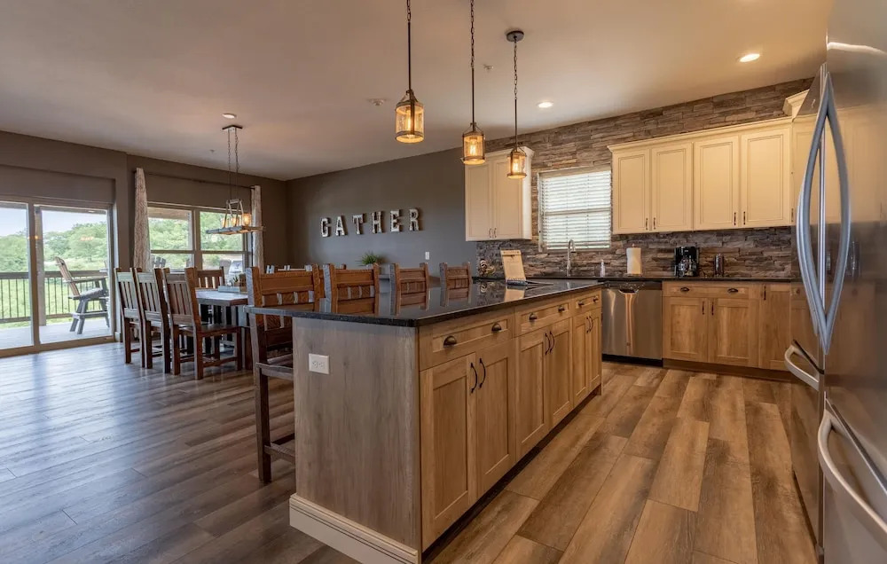Lakefront Haven - 10 Br Home