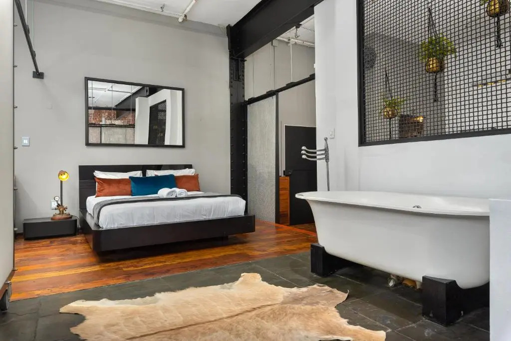 Wolroy House Apartments