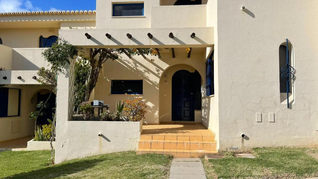 Superb Apartment with patio and pool view - BM