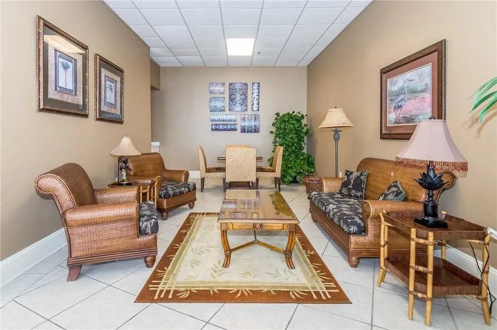 Admiral's Quarters 702 - 3 Br condo by RedAwning