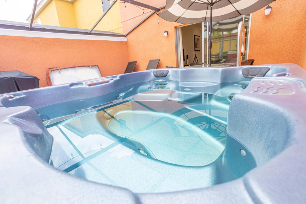 Cozy Home with Hot Tub at Encantada 302