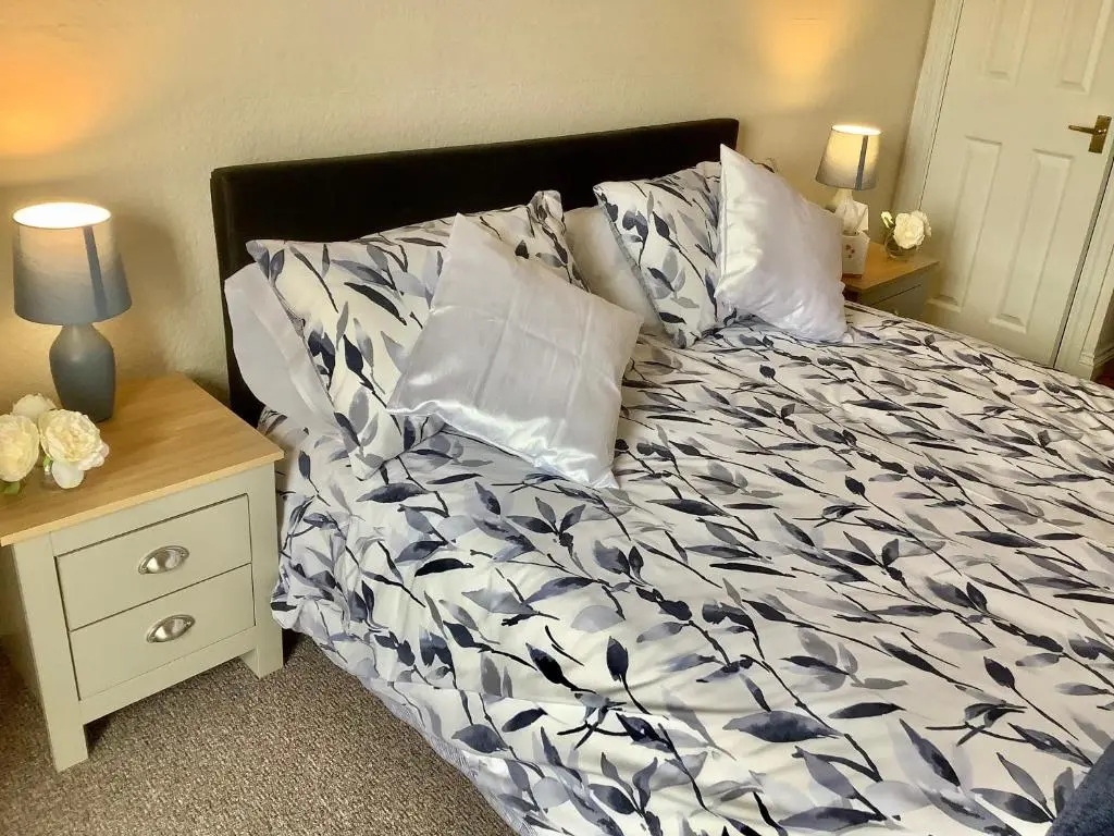 Second Floor Apartment Tenby Town Centre