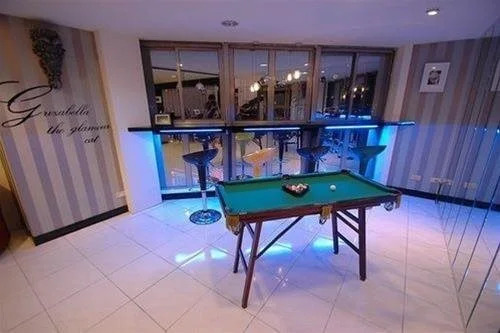Glass House B & B