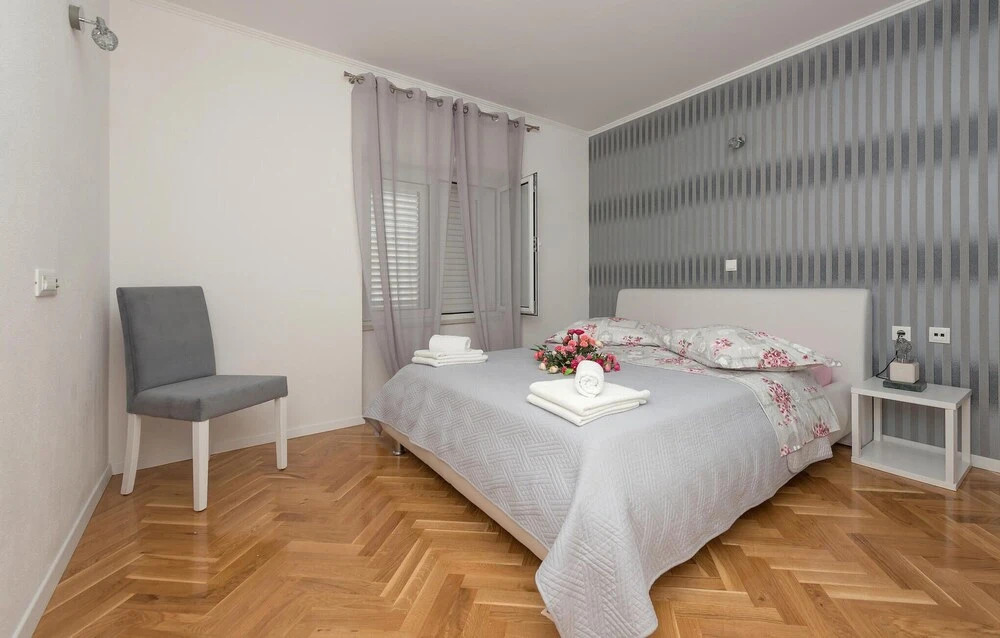 Awesome Apartment in Makarska With Wifi and 2 Bedrooms