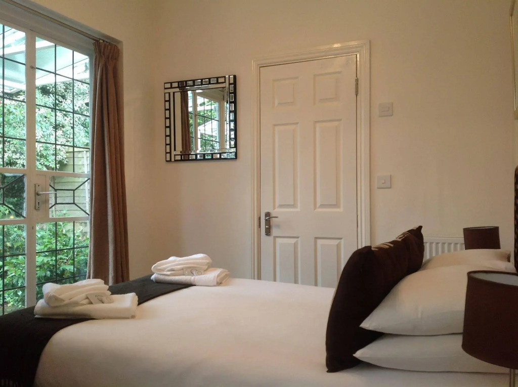 Oak Lodge Hotel