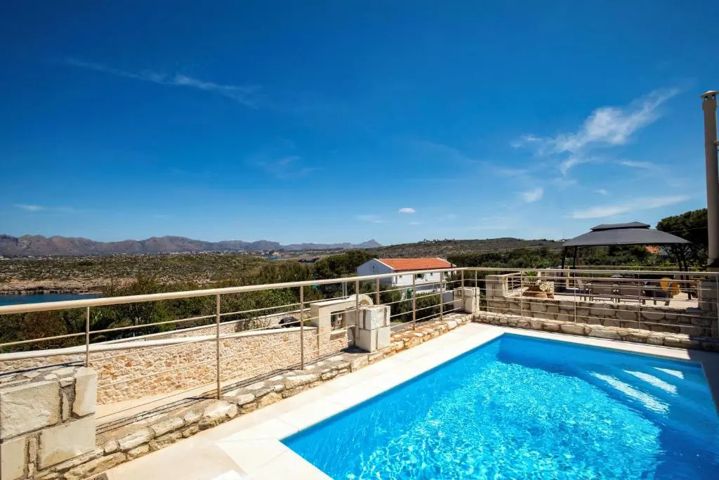 Vagioni Seaside Villa