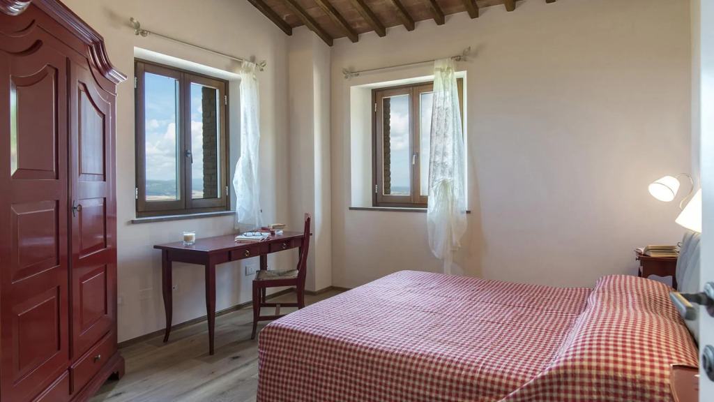 La Vecchia Fonte 15, Emma Villas