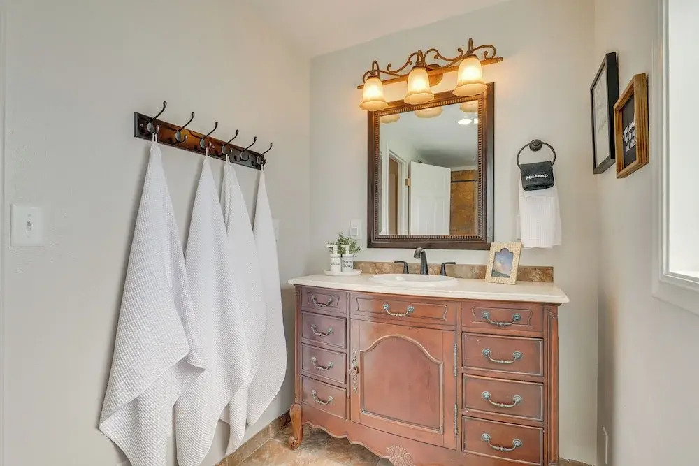 1 Mi to Main Street Vernal: Updated Home w/ Yard!